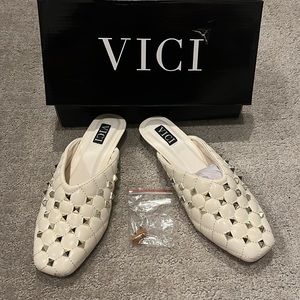 Nwot Vici studded kitten mule